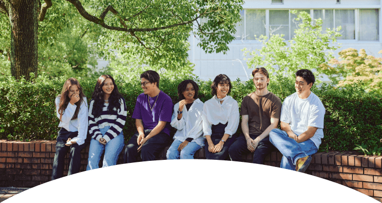 学生たちが談笑している様子